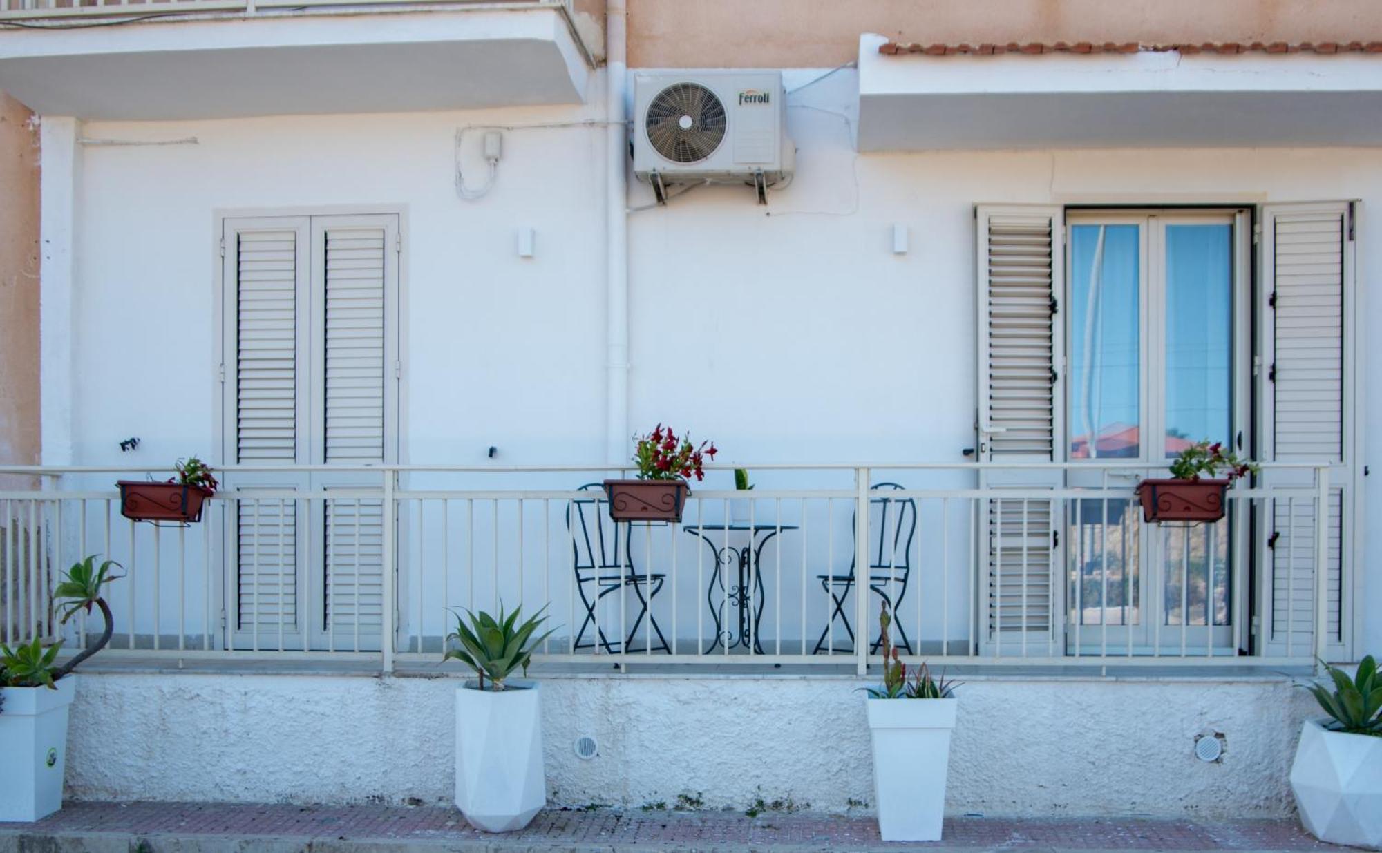 Casa Vacanze La Casetta Di Zinu' Porto Empedocle Bagian luar foto
