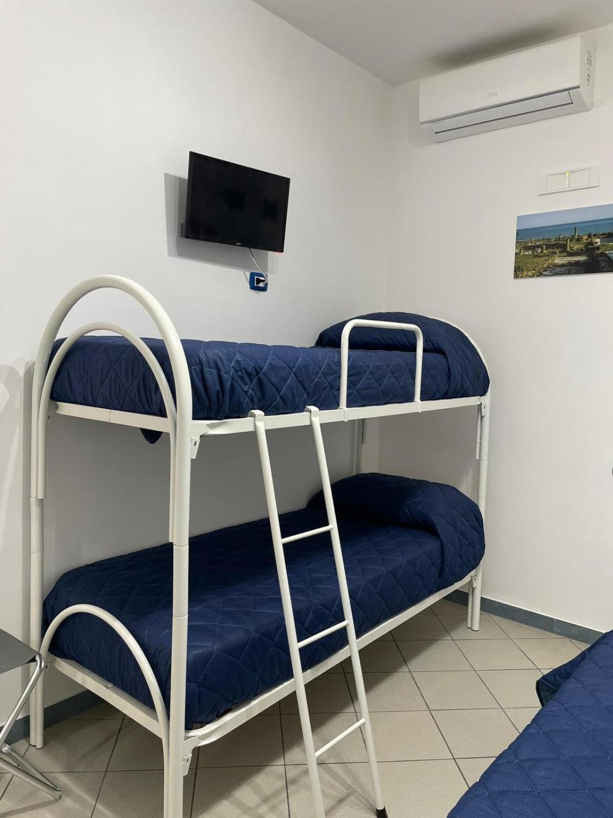 Casa Vacanze La Casetta Di Zinu' Porto Empedocle Bagian luar foto